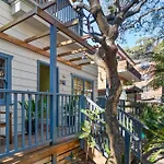 Relaxed House In Bronte