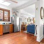Relaxed House In Bronte